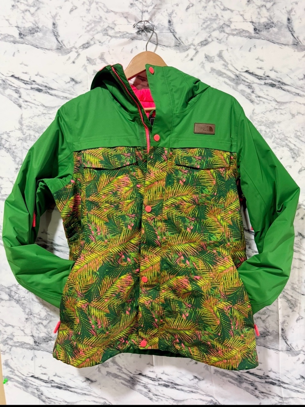 The North Face Women’s Green Tropical Print Hooded ski Jacket. Hyvent
